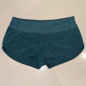 EUC Lulu Speed Up Shorts 2.5” Low Rise Size 6